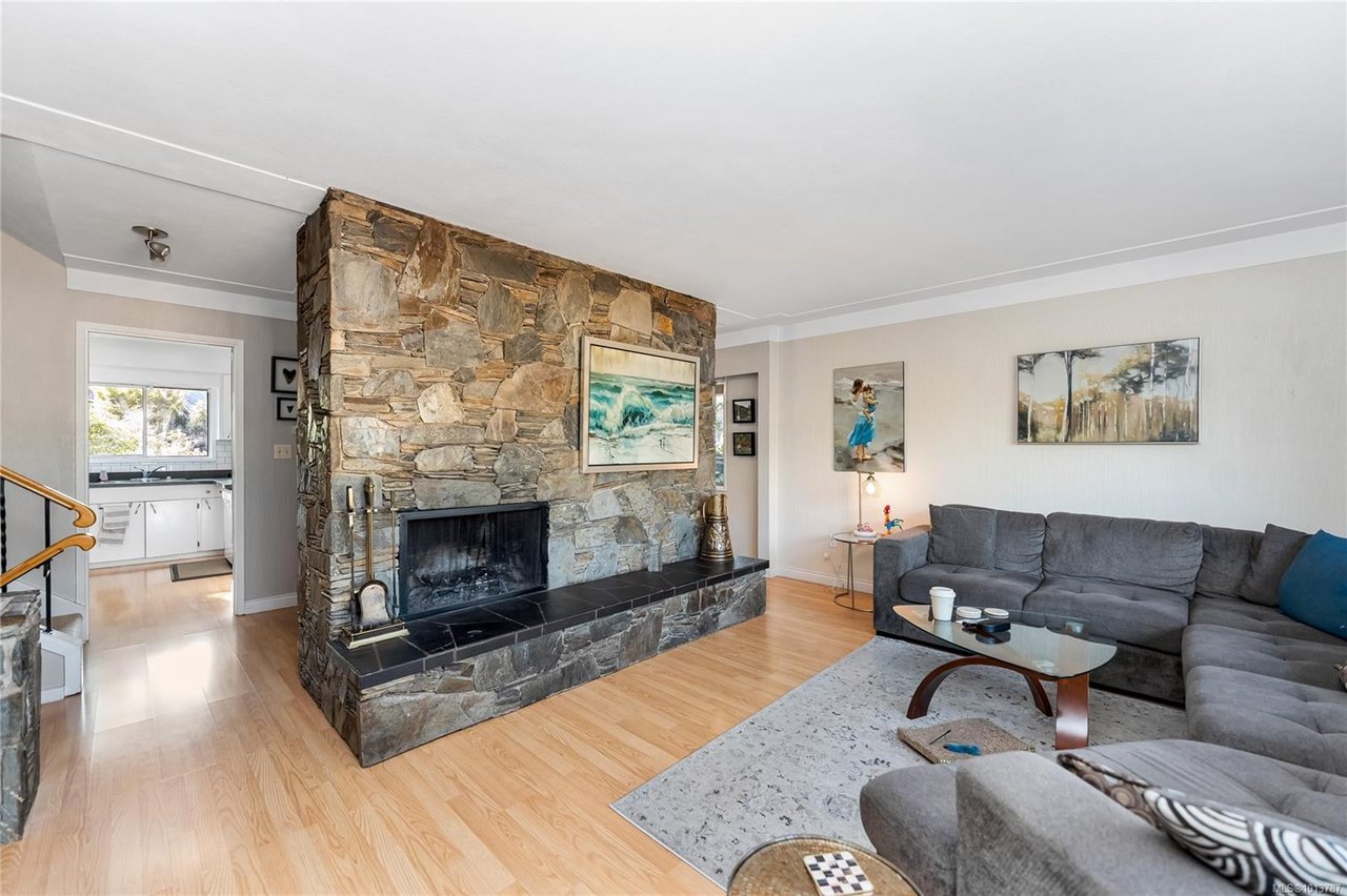 3938 Marjean Pl