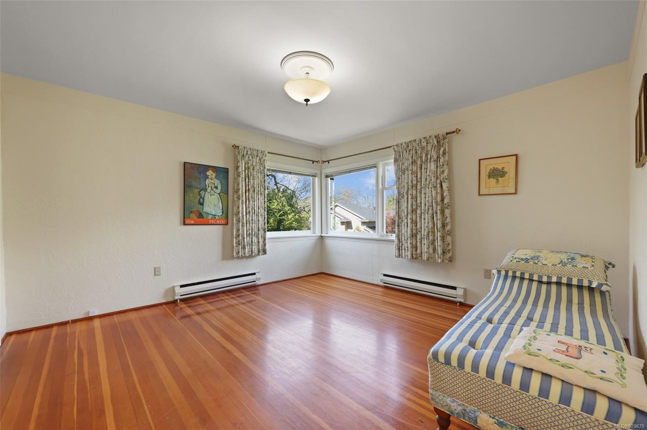 563 Foul Bay Rd