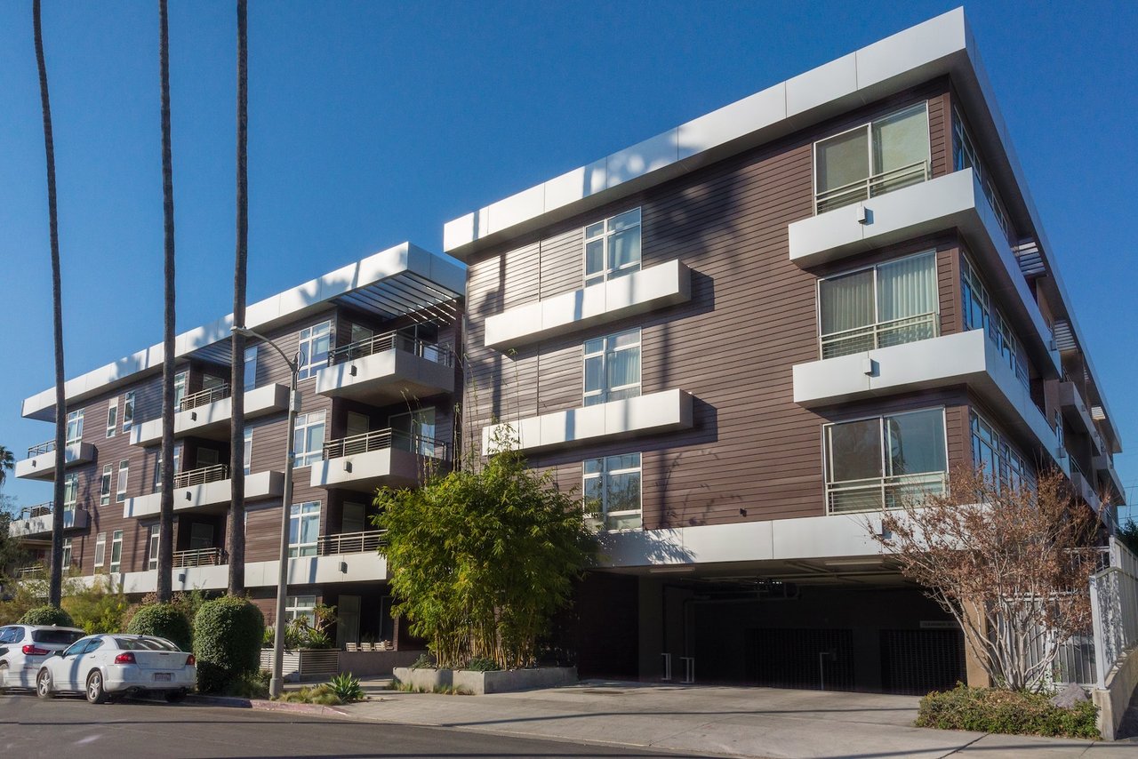 Modern 2 Bedroom/ 2 bath at the Metropol