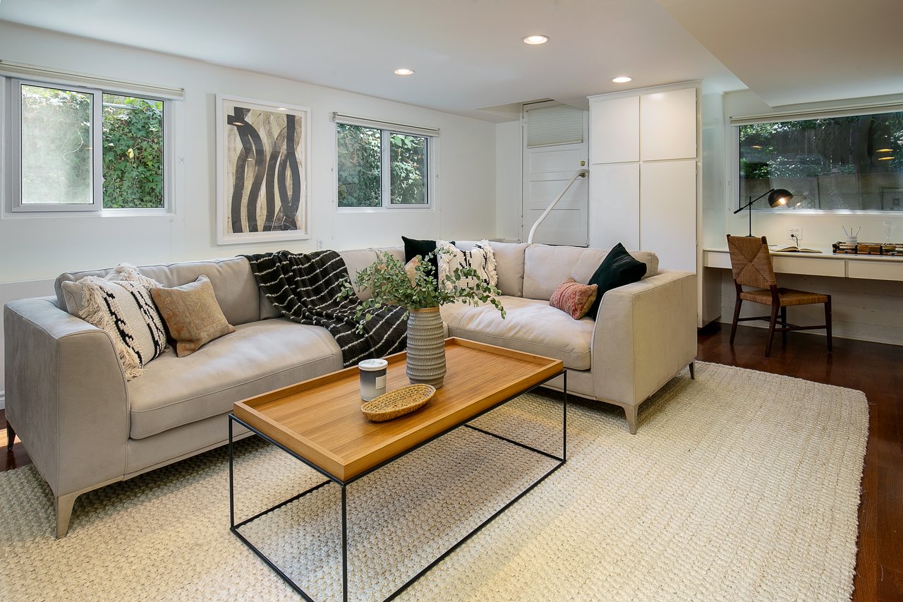 Spanish Colonial Revival with glorious mountain views in Altadena