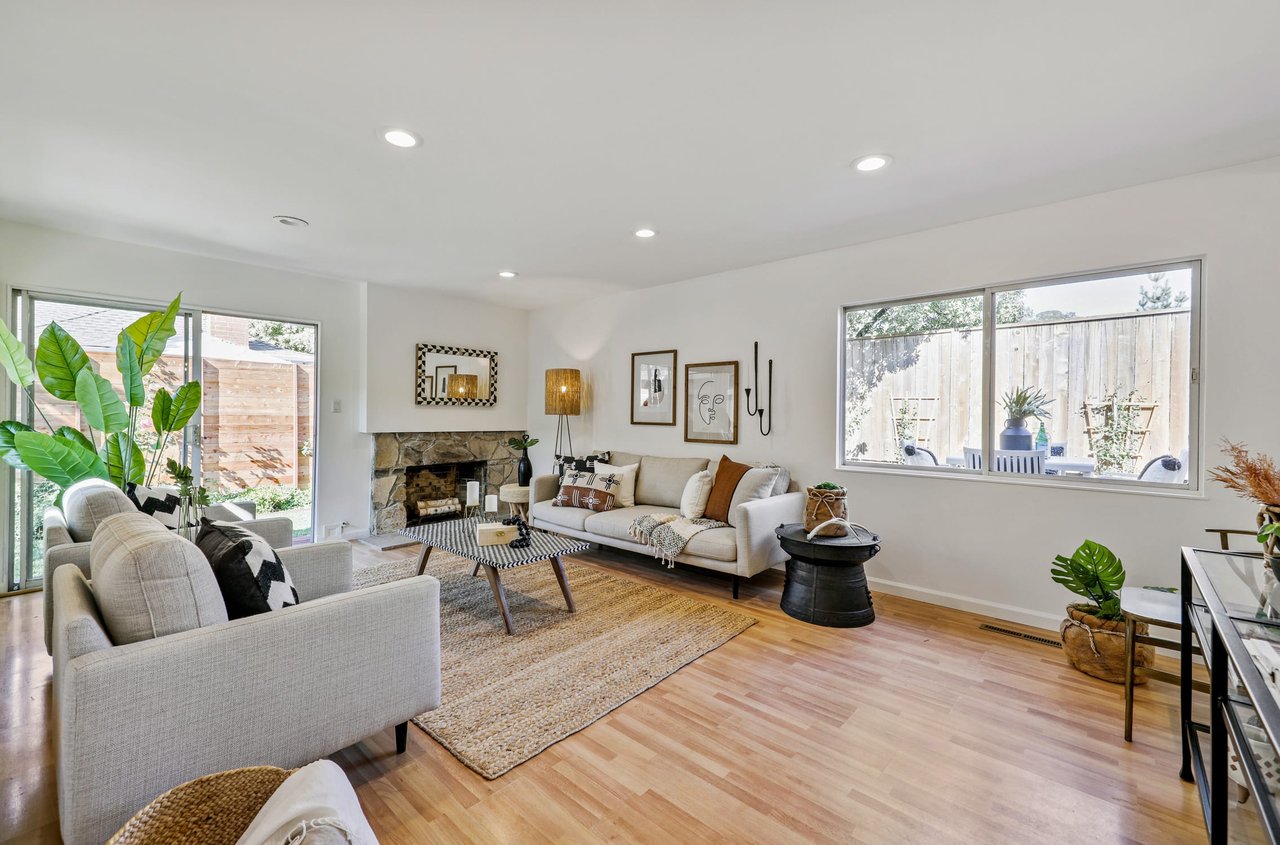 Move in Ready in One of Tiburon's Most Convenient Locations