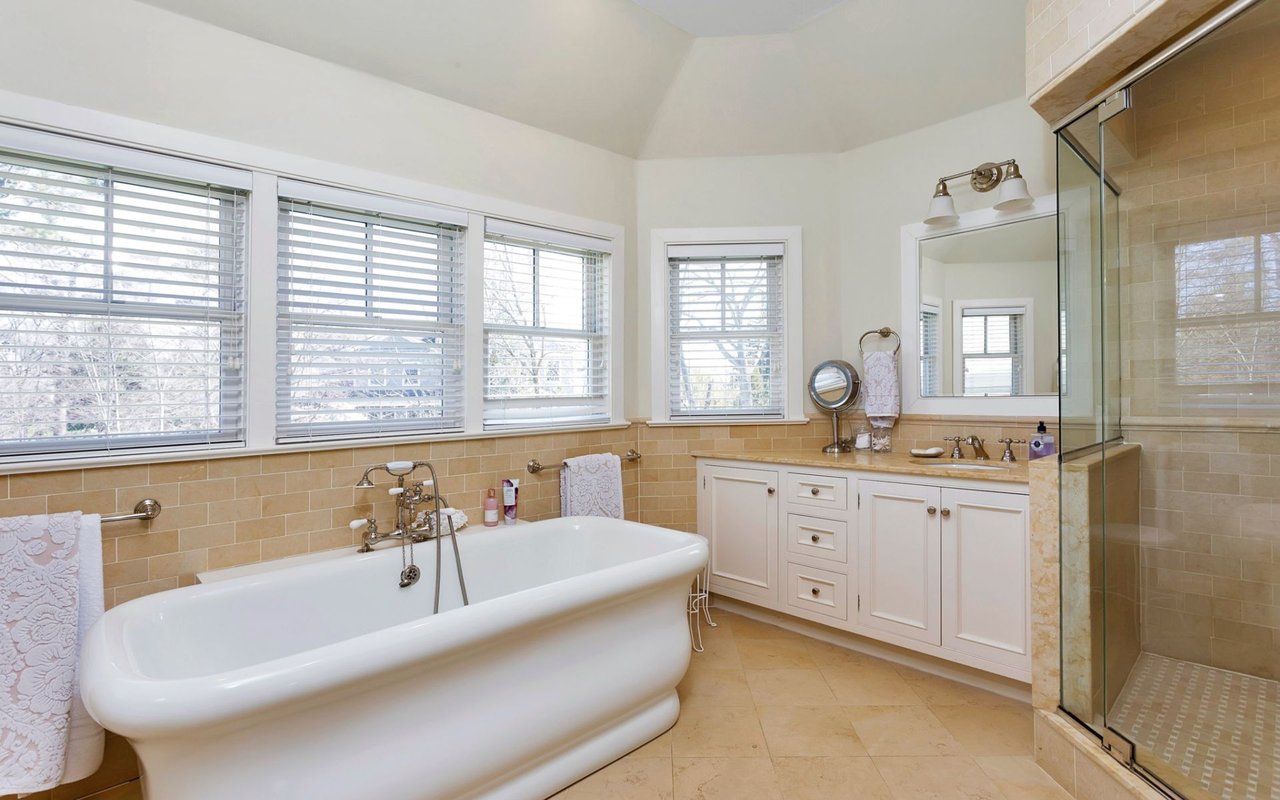 7 Lighthouse Ln