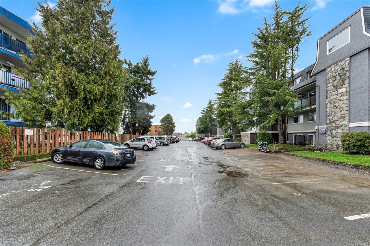 10-840 Craigflower Rd