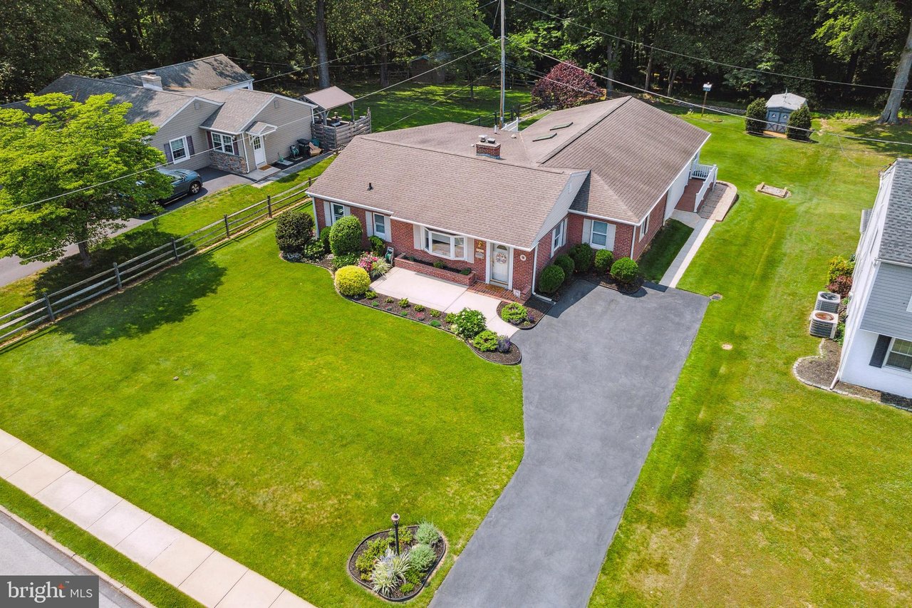 320 Rose Ln