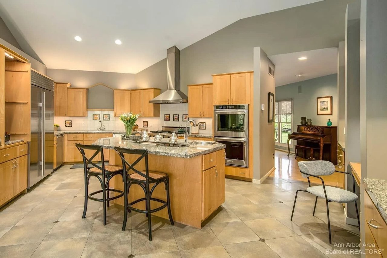 2566 Thornapple Drive, Ann Arbor, MI 48103