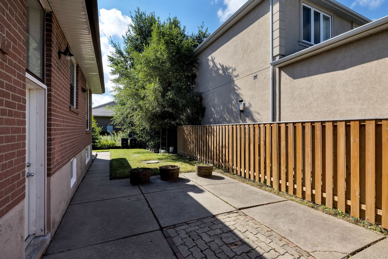 89 Codsell Ave
