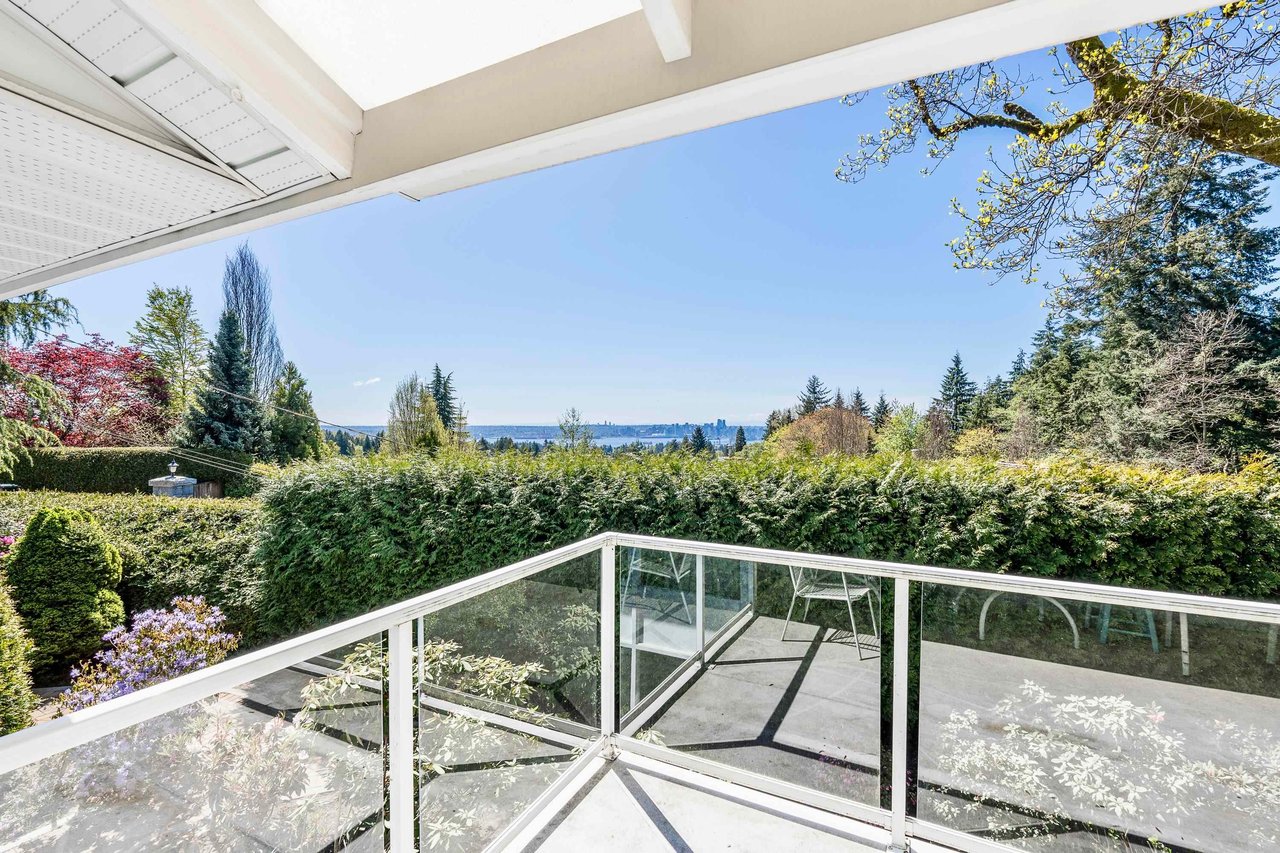580 Granada Cres
