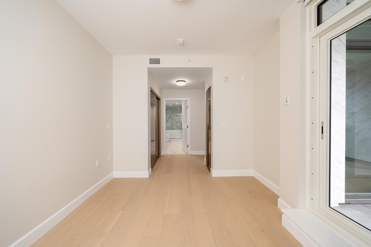 203-3668 W 10th Ave