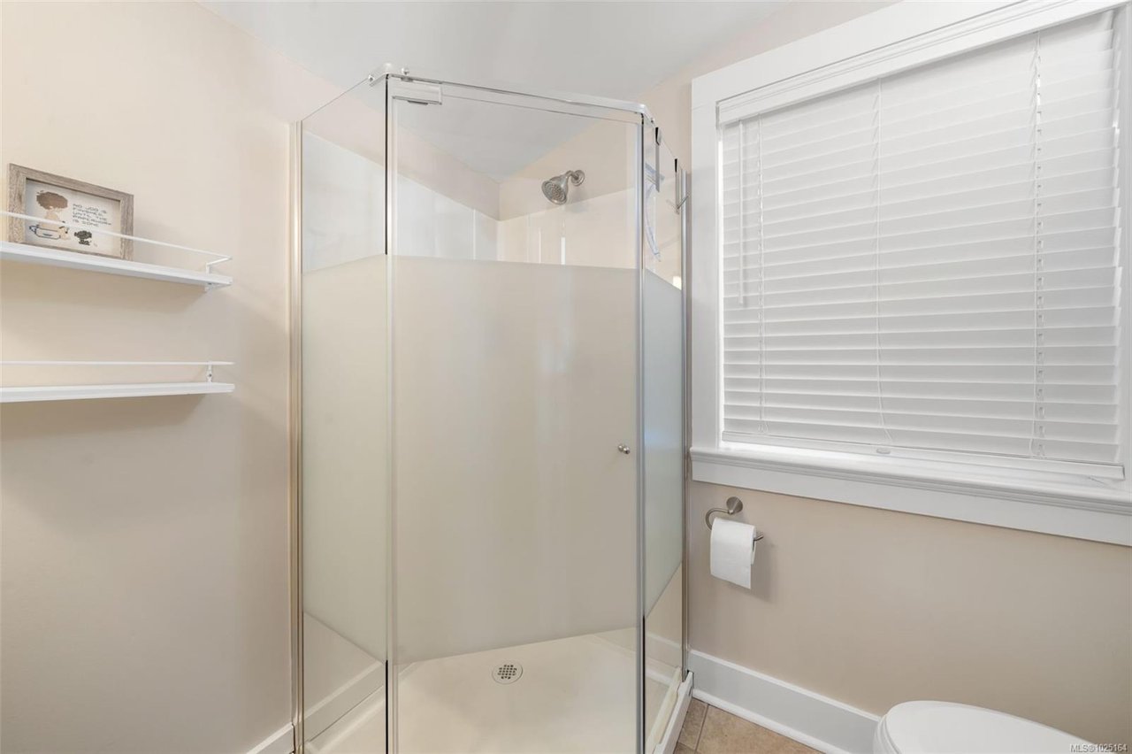 1123 Reynolds Rd, Saanich