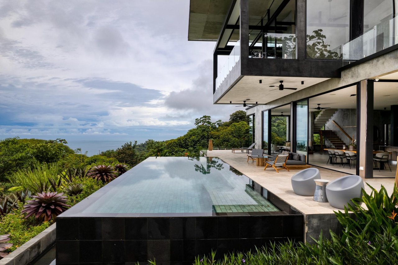 Architectural Whale Tail Villa, Dominical, Puntarenas