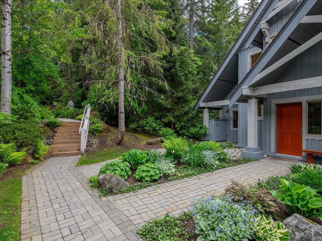 21-4661 Blackcomb Wy