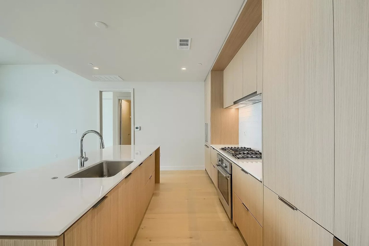 44 E Ave #3905