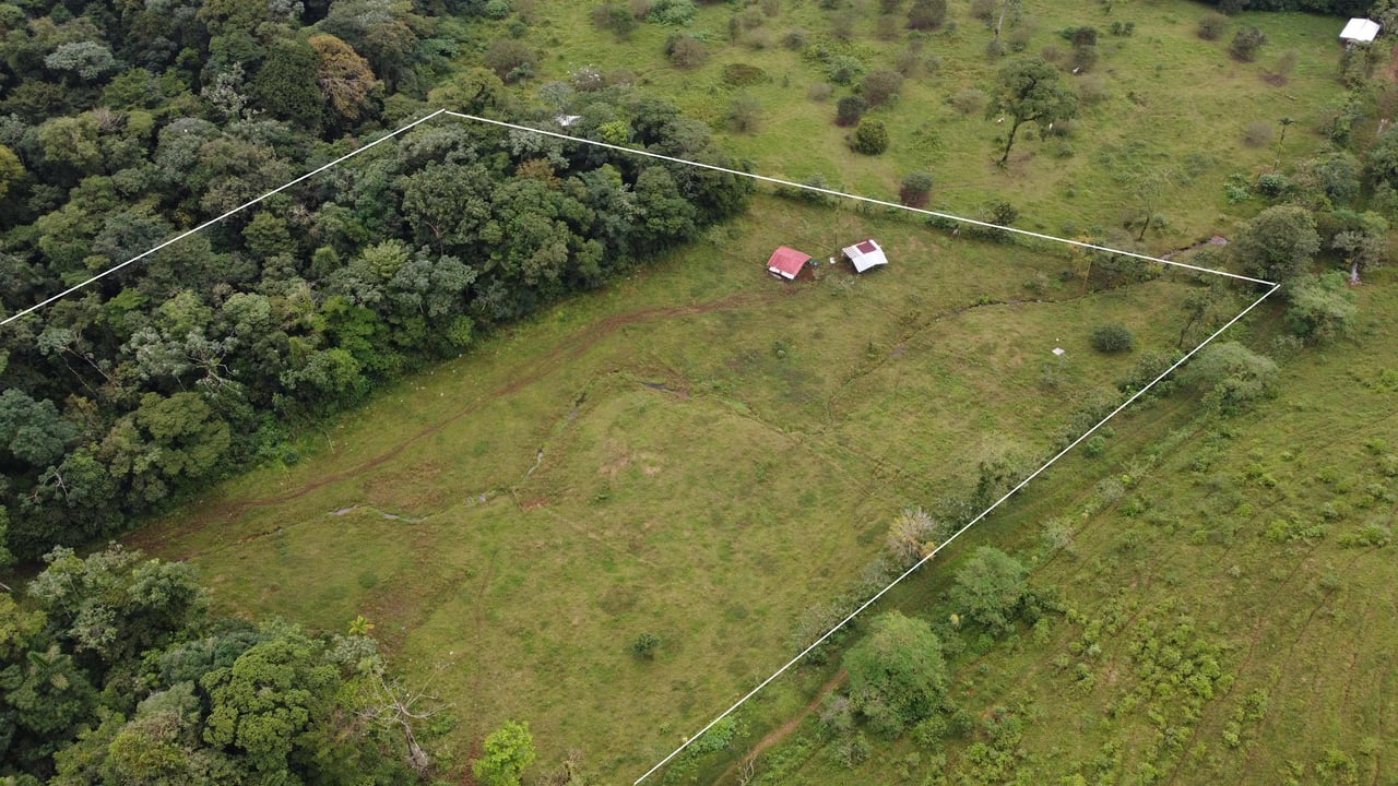 Finca Zapote | The vast 11-hectare property of this paradise is open for exploration and is awaiting your discovery.