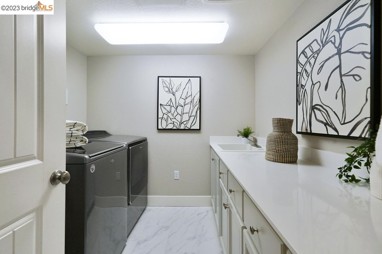 6763 Skyview Dr, Oakland, CA 94605