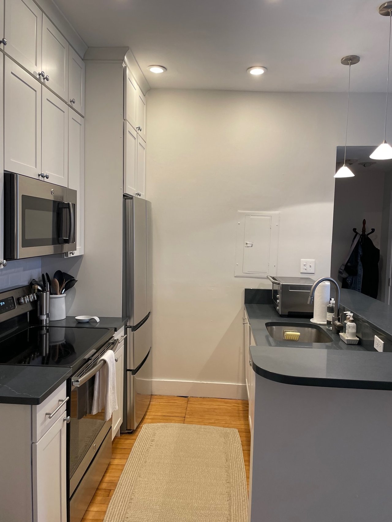 Beautiful Keswick Street 1 bed 1 bath - Laundry in Unit - Pets Negotiable 