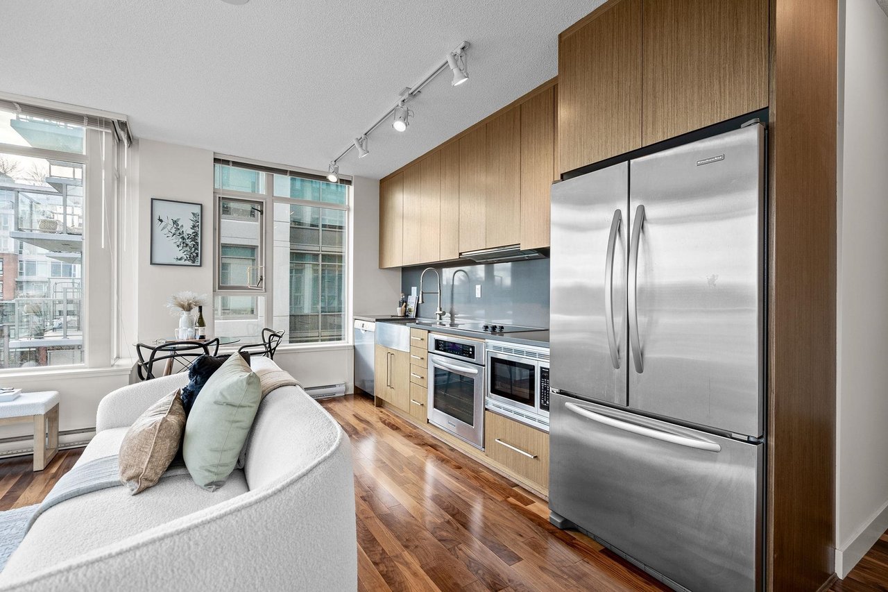 714-250 E 6th Ave