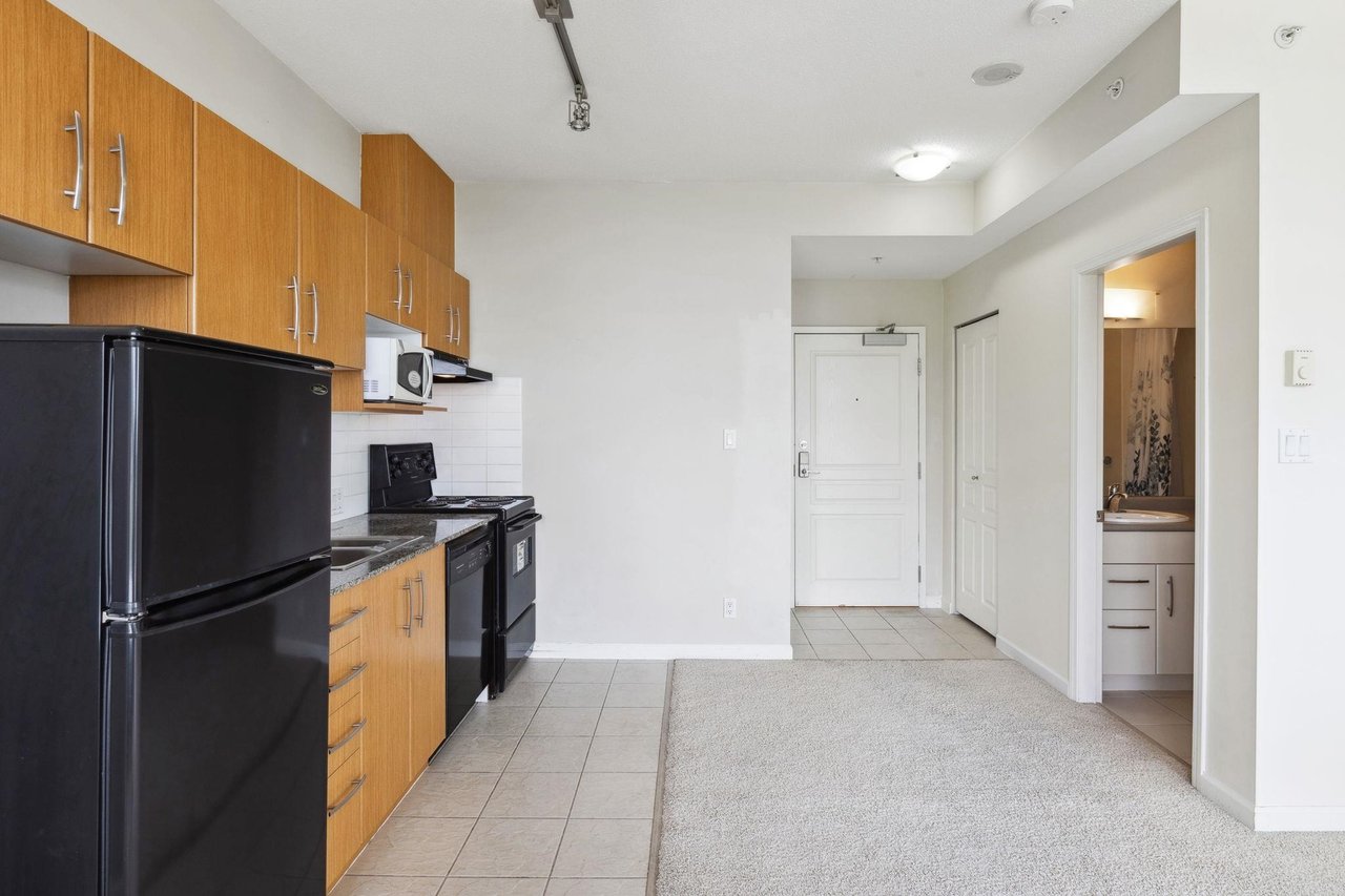 606-9288 University Cres