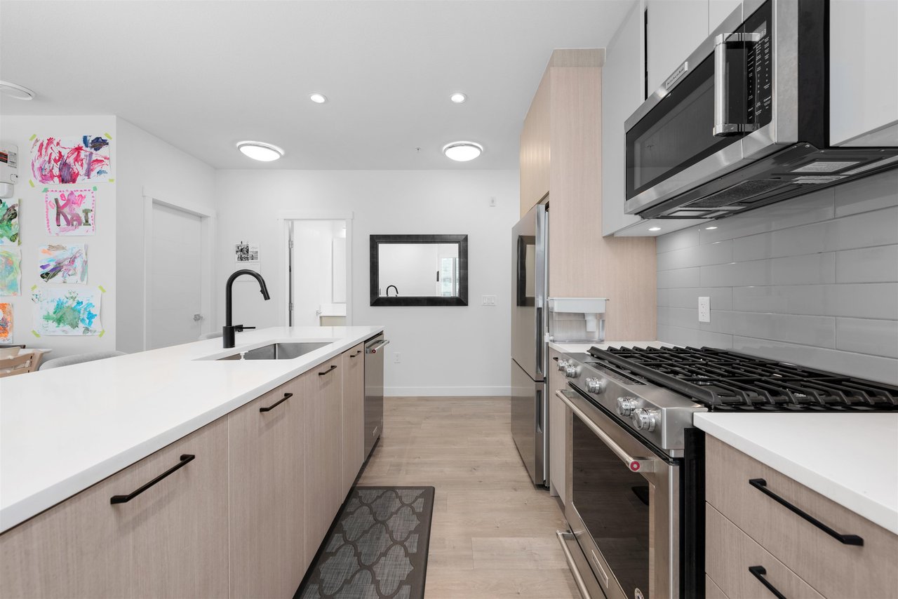 105-707 Como Lake Ave