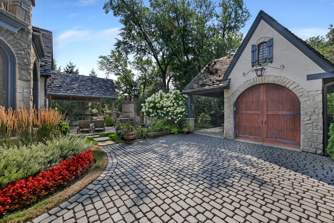 world class home in southeast hinsdale