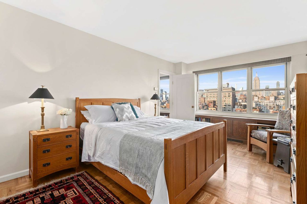 20 E 9th St Unit 23B