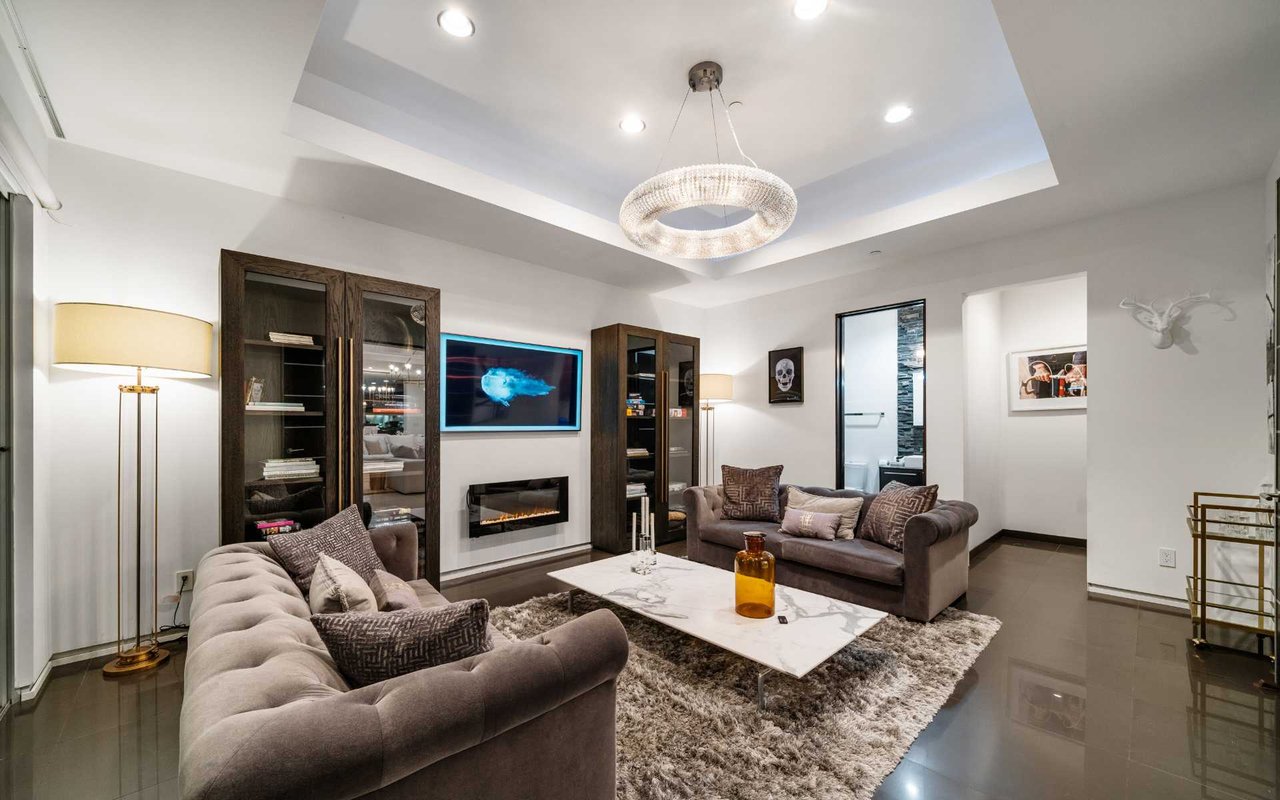 Travis Modern Mansion - Brentwood