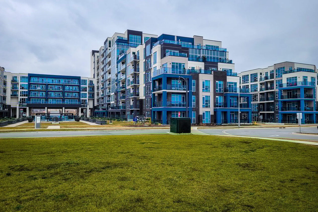 16 Concord Pl Unit: 447