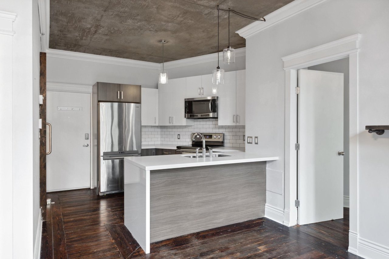 208-22 E Cordova St