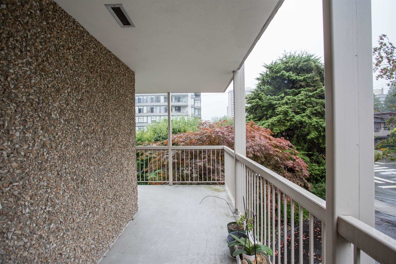203-1390 Duchess Ave
