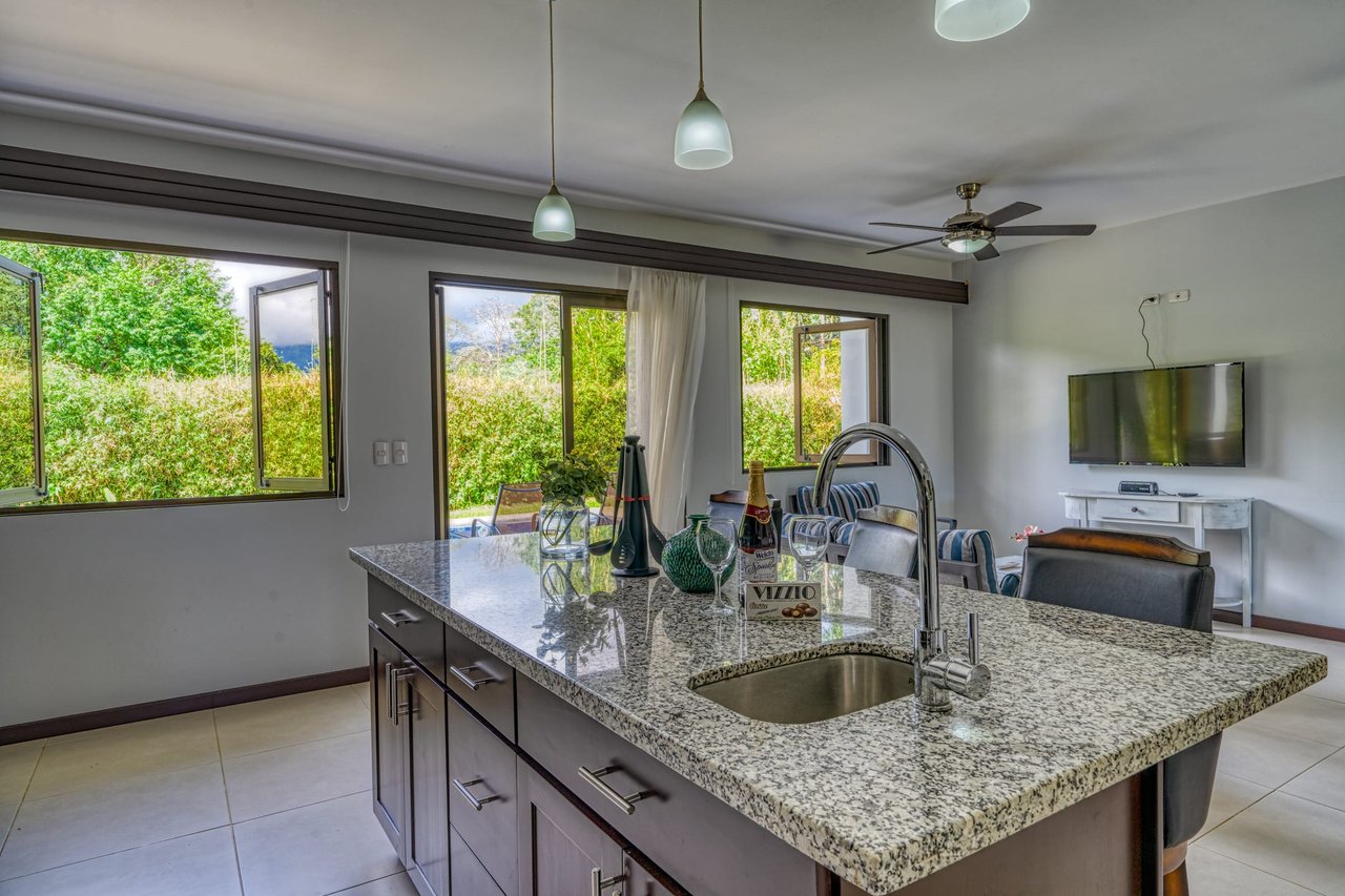3 BEDROOM MODERN HOME WITH POOL WALKING DISTANCE TO EVERYTHING IN UVITA