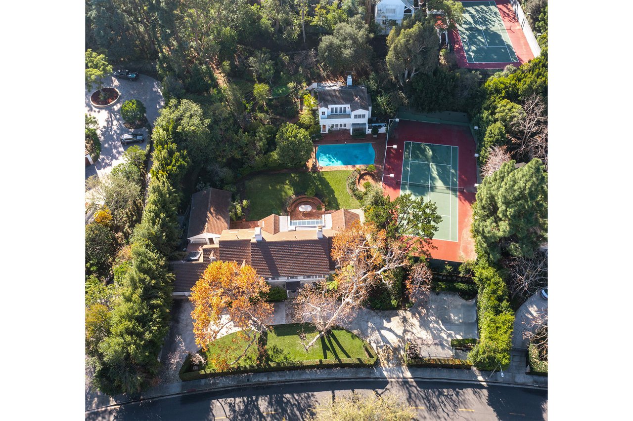 1009 Laurel Way