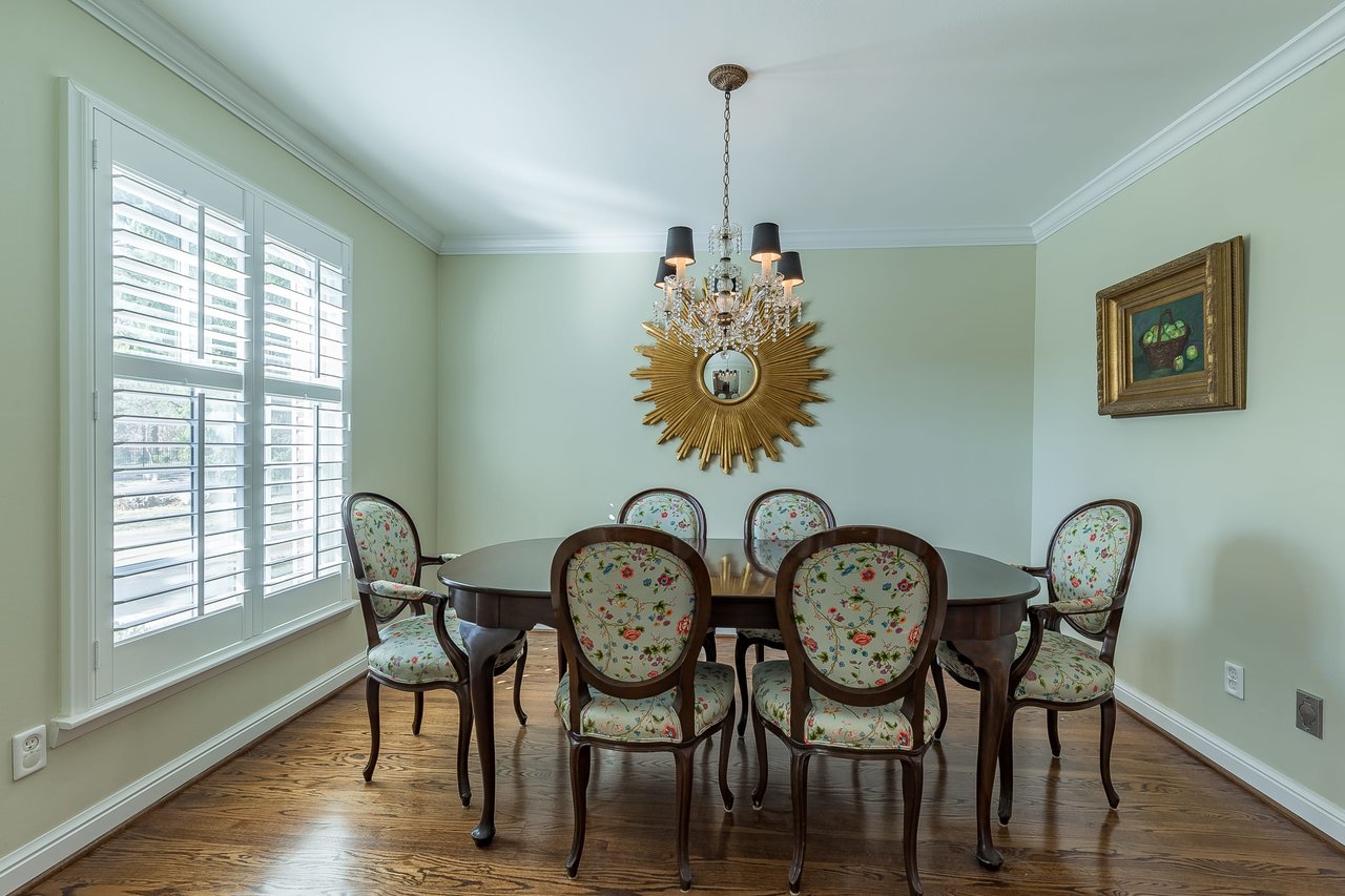Darling 1.5 Story Home in Crystal Lake Park