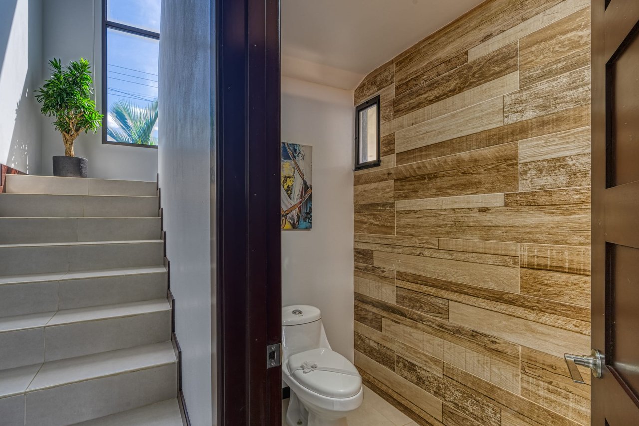3 BEDROOM MODERN HOME WITH POOL WALKING DISTANCE TO EVERYTHING IN UVITA
