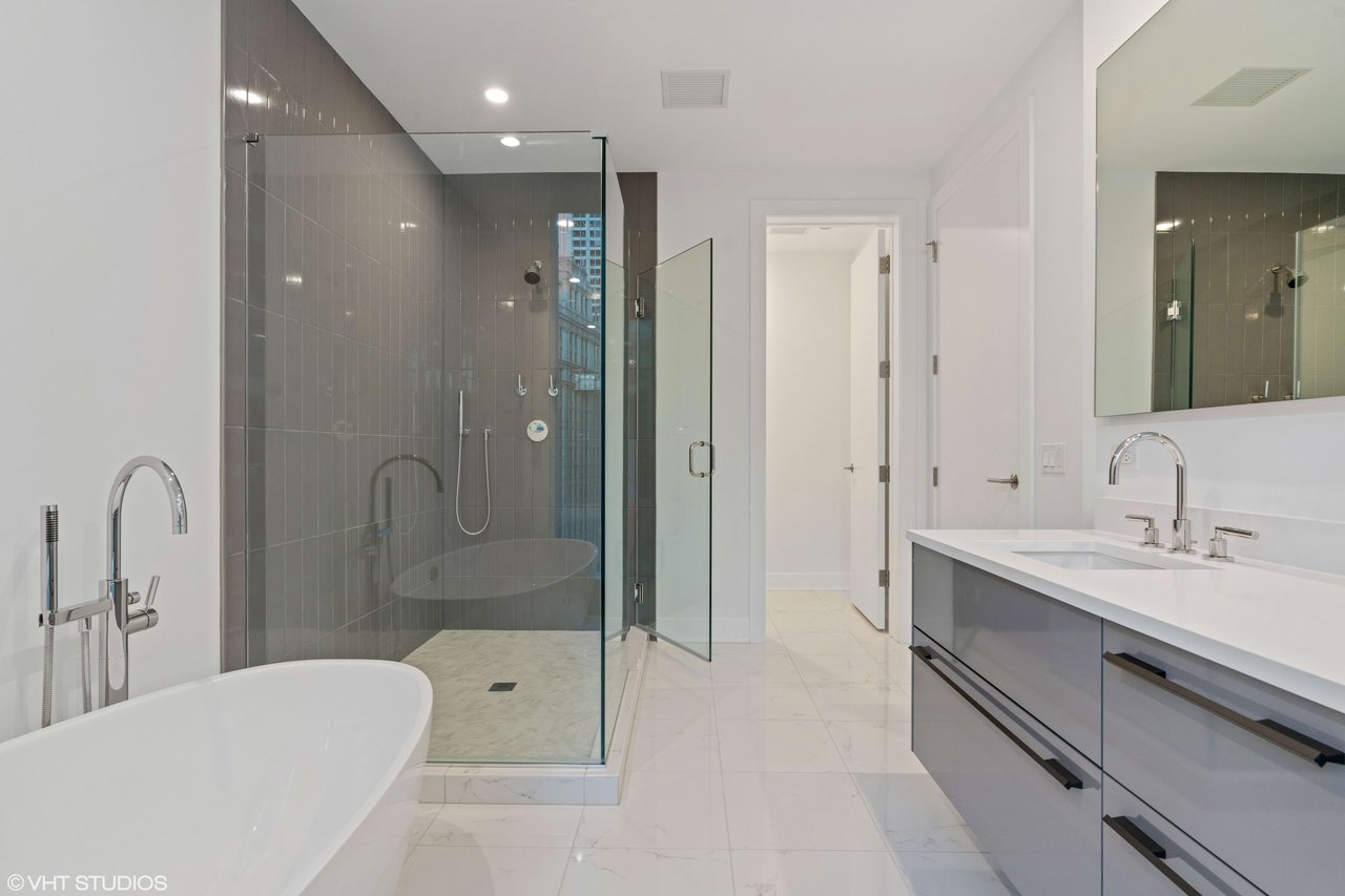 white bath, Ultra Luxury Living International Real Estate Miami Chicago