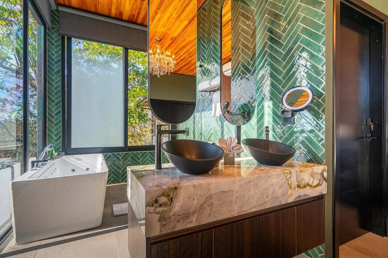 Rooftop Pool Modern Luxury Estate, Manuel Antonio, Puntarenas