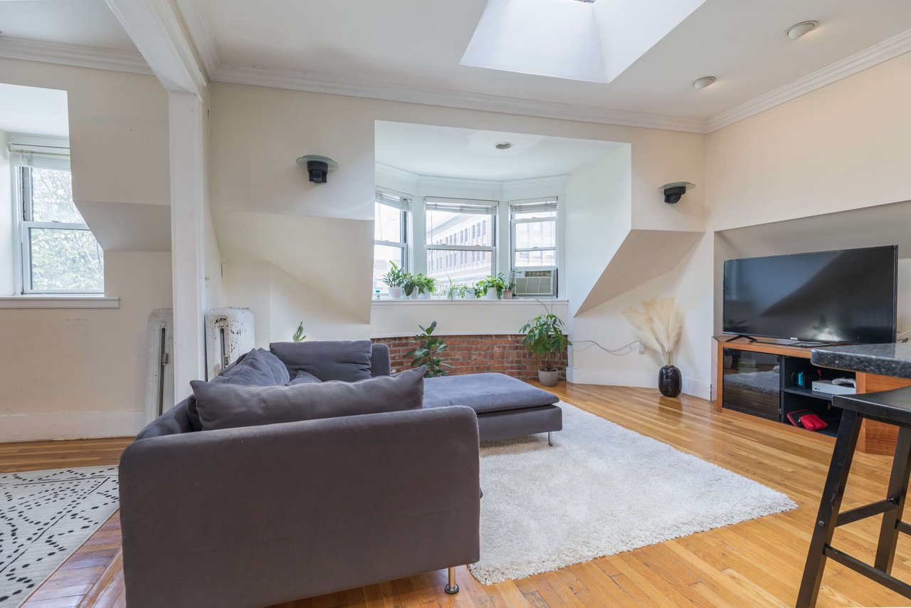 Worcester Square - 2 bed 2 bath with Private Roof Deck and Laundry! July 1 or 15! 