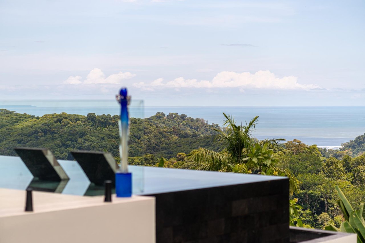 Private Solar Powered Ocean View Villa, Ojochal, Puntarenas
