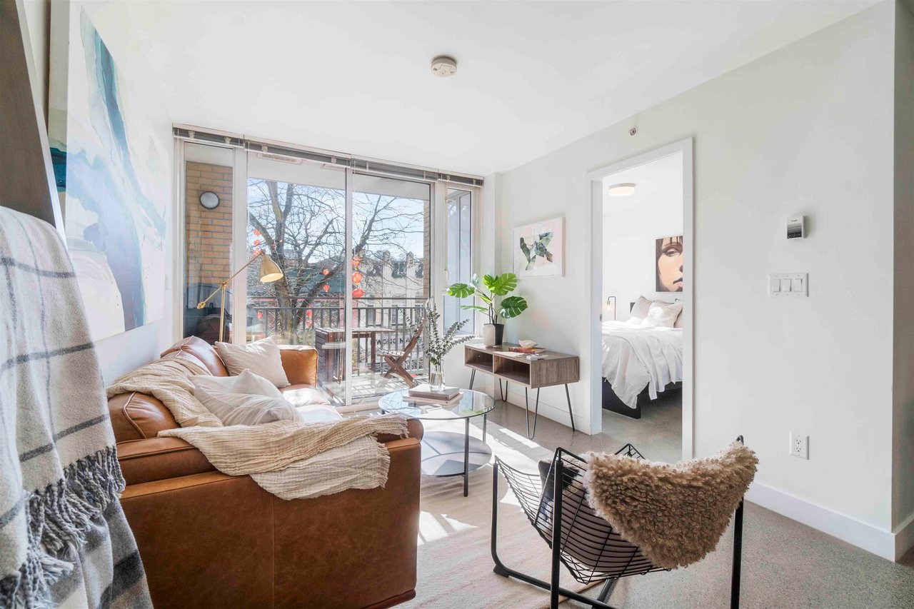 303-231 E Pender Street, Vancouver