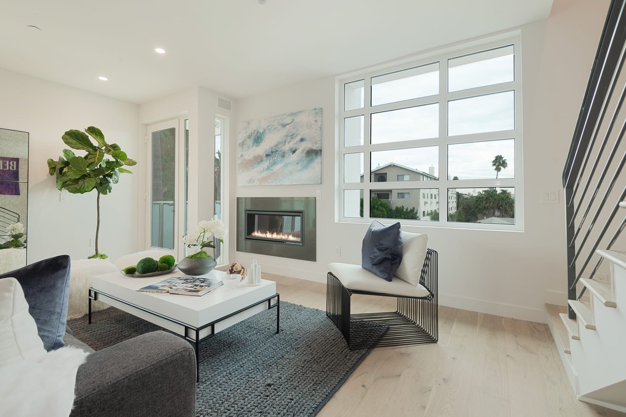 1367 N Alta Vista BLVD # 202