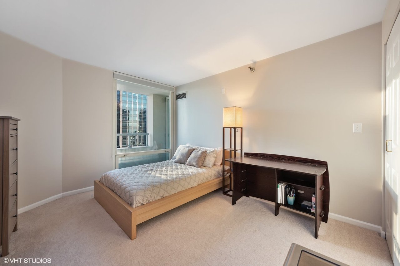 345 N LaSalle St Unit 4203