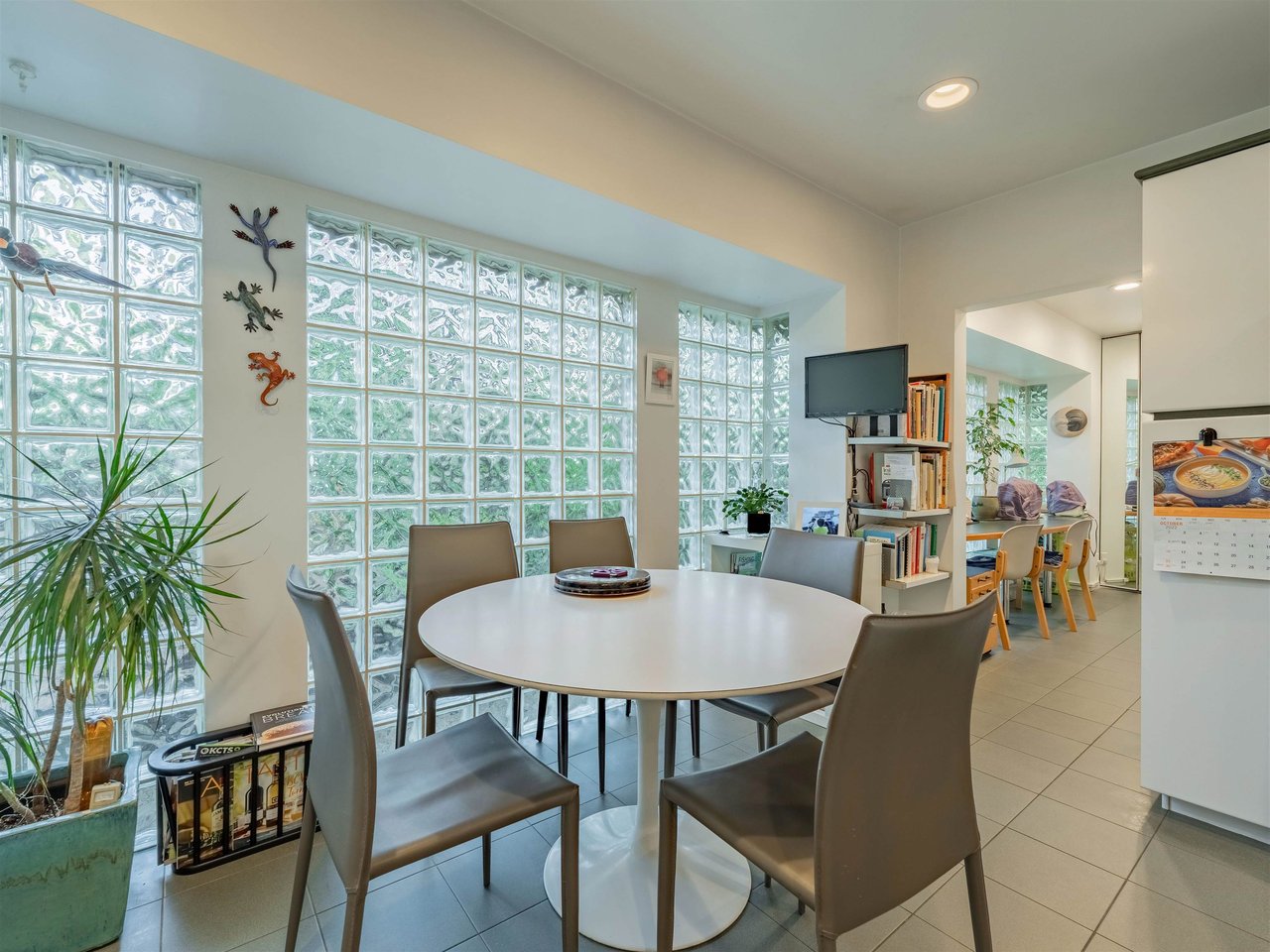 4554 Sunland Pl