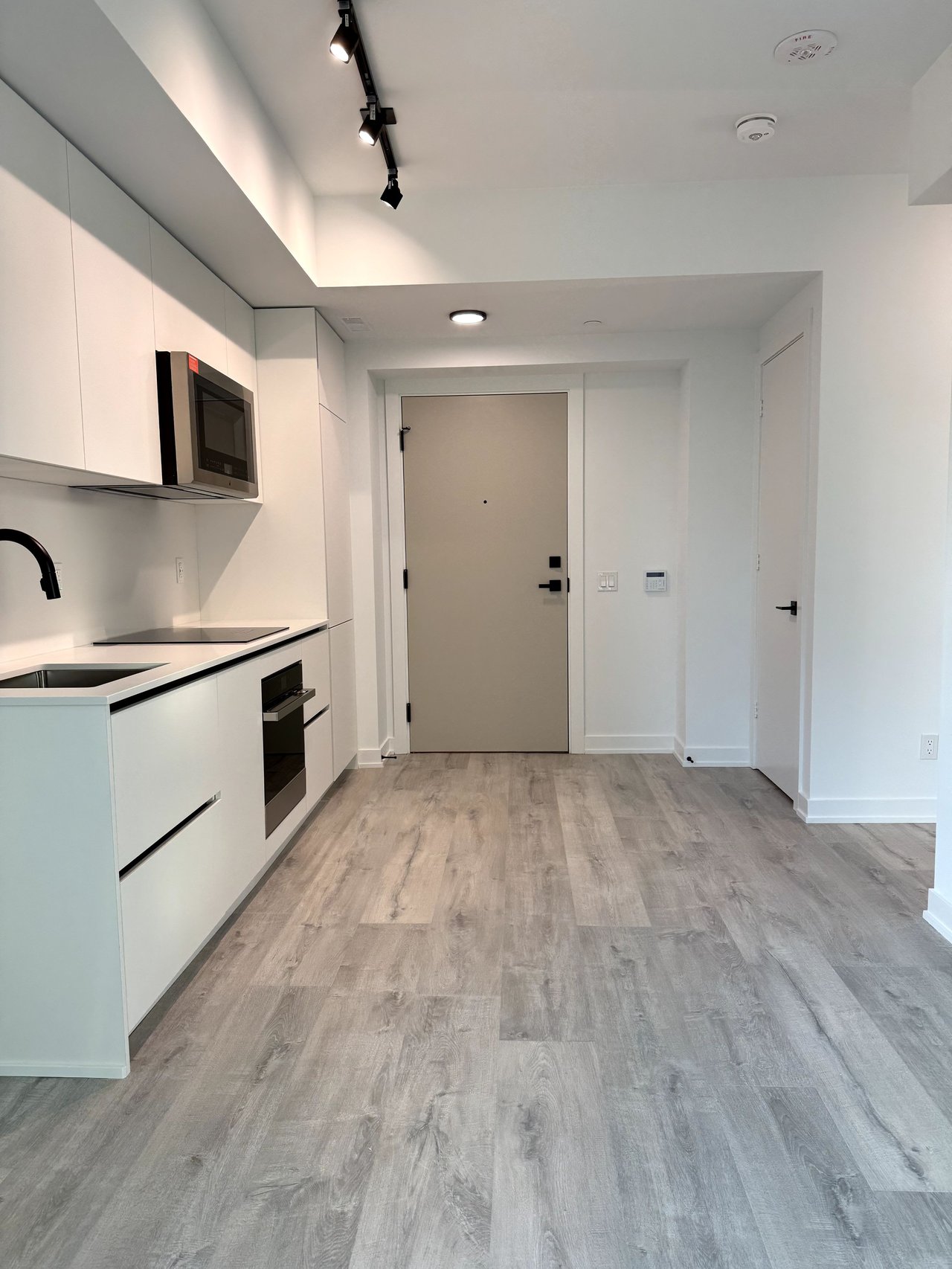 327 King St W, Unit 2005