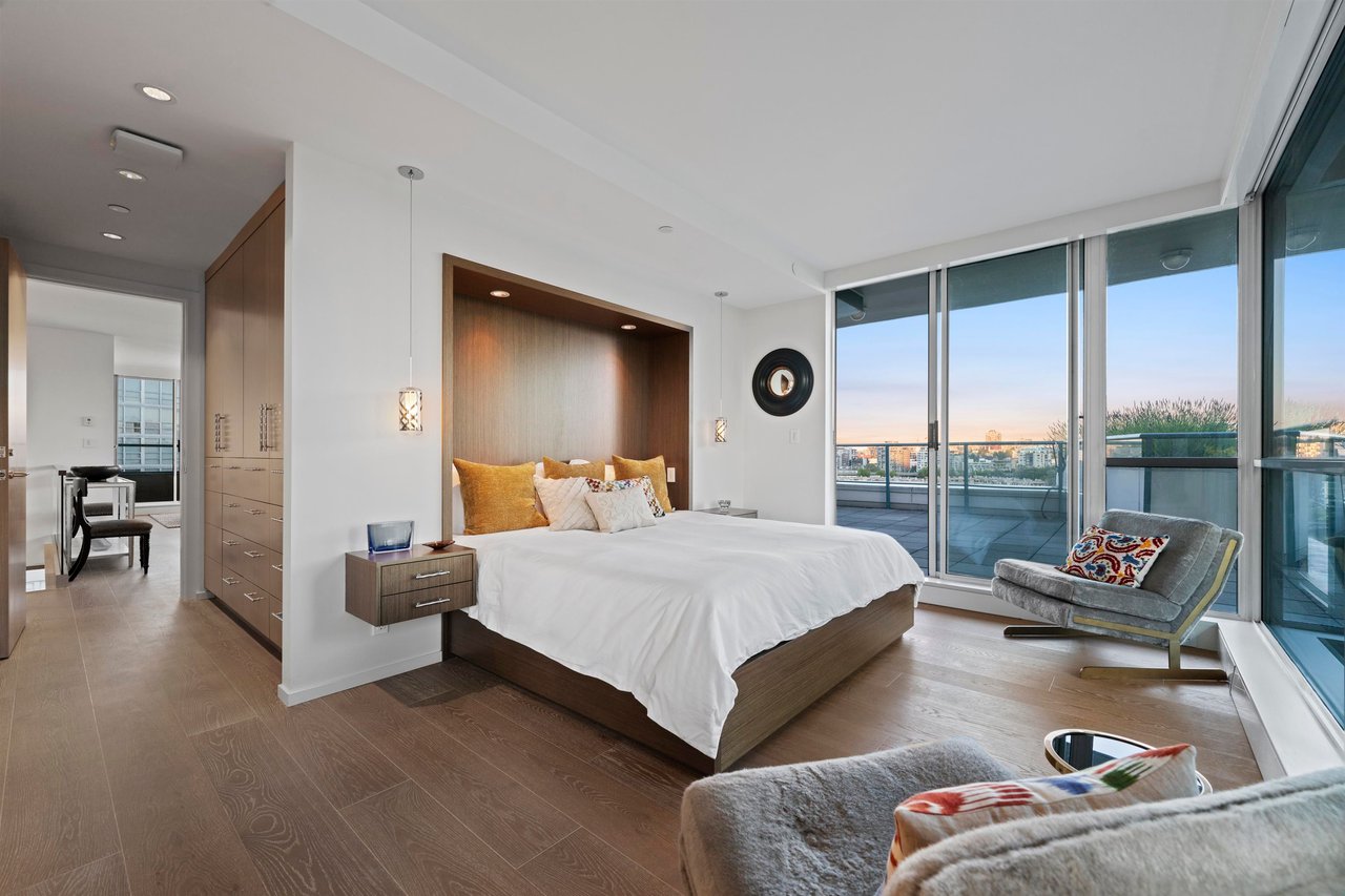 1006-1288 Marinaside Cres