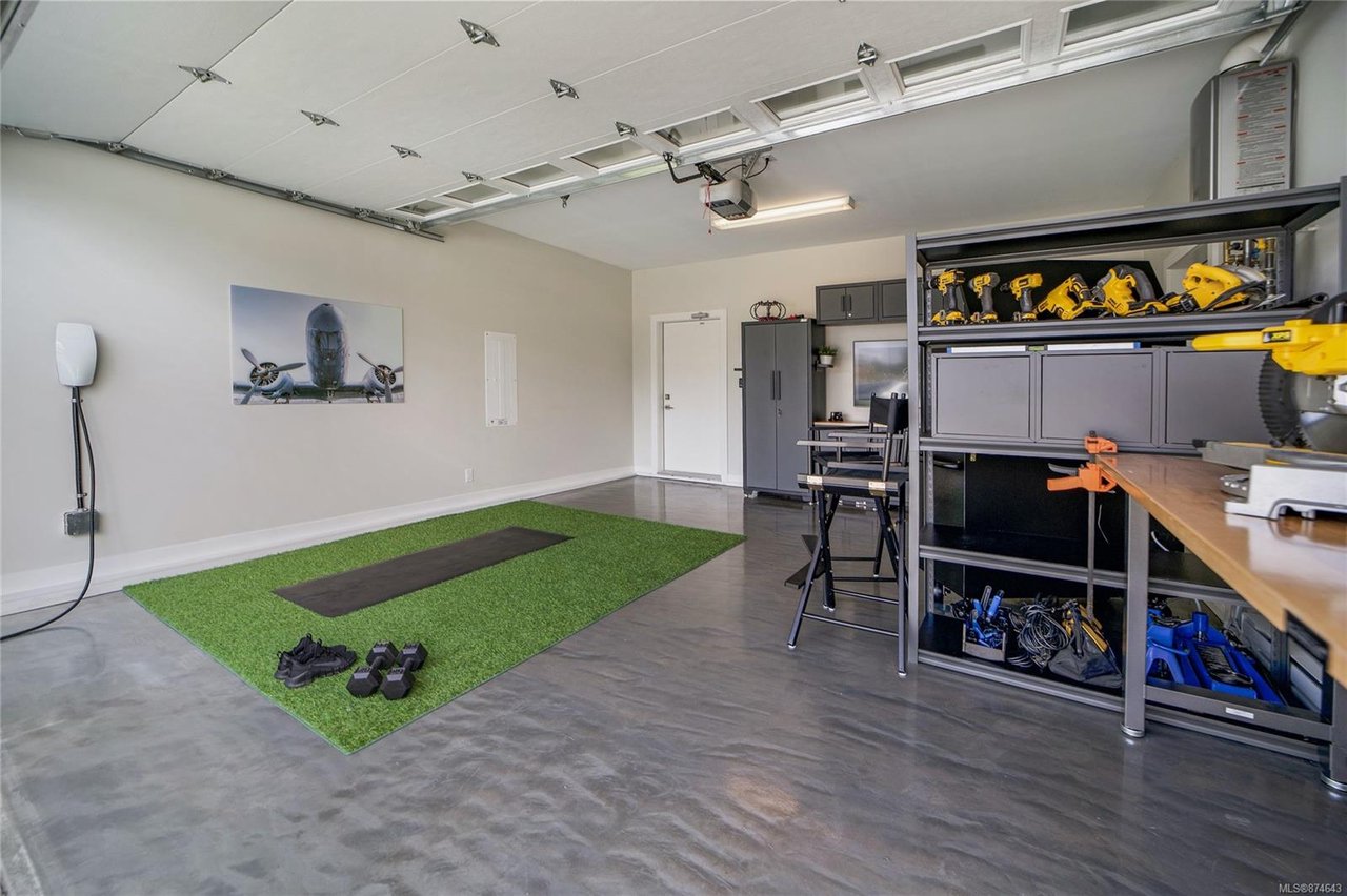 2187 Deerbrush Cres