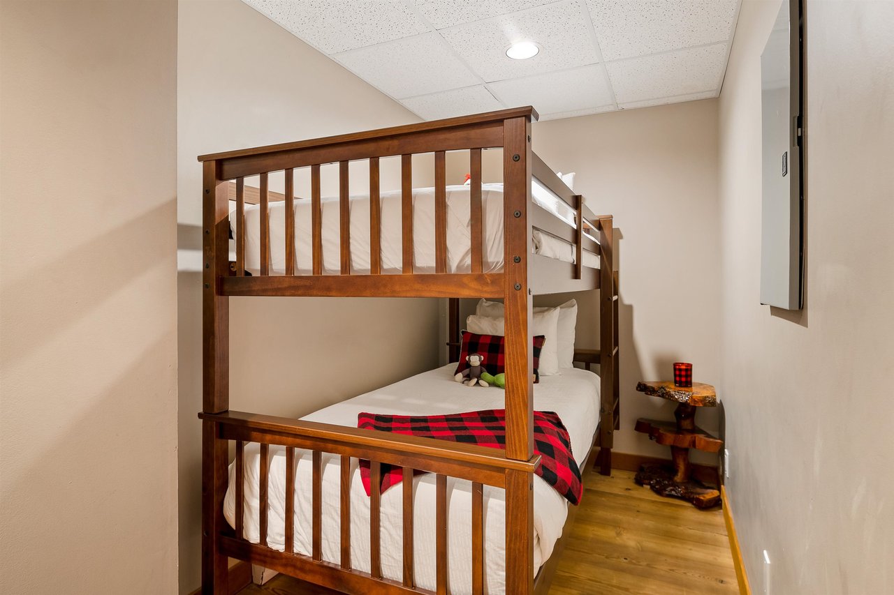 3-4894 Painted Cliff Rd