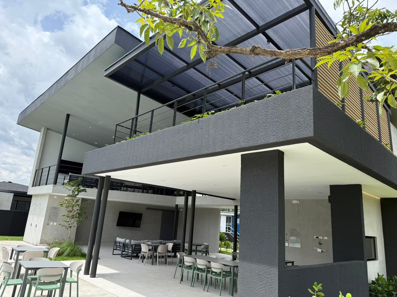Gated Contemporary Family Home, Santa Ana, San Jose