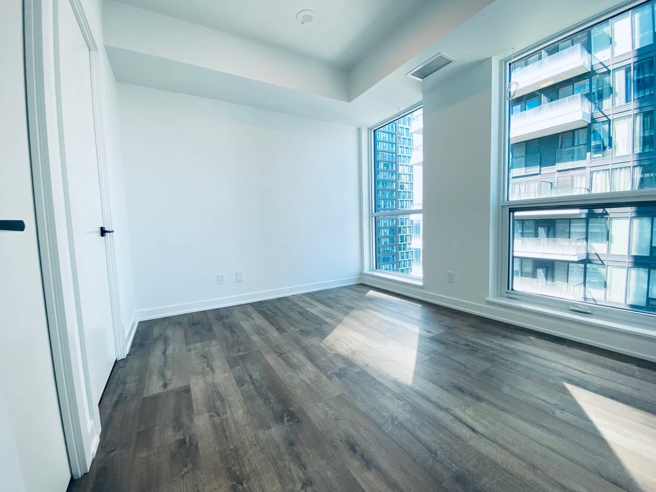 327 King St W Unit: 3805