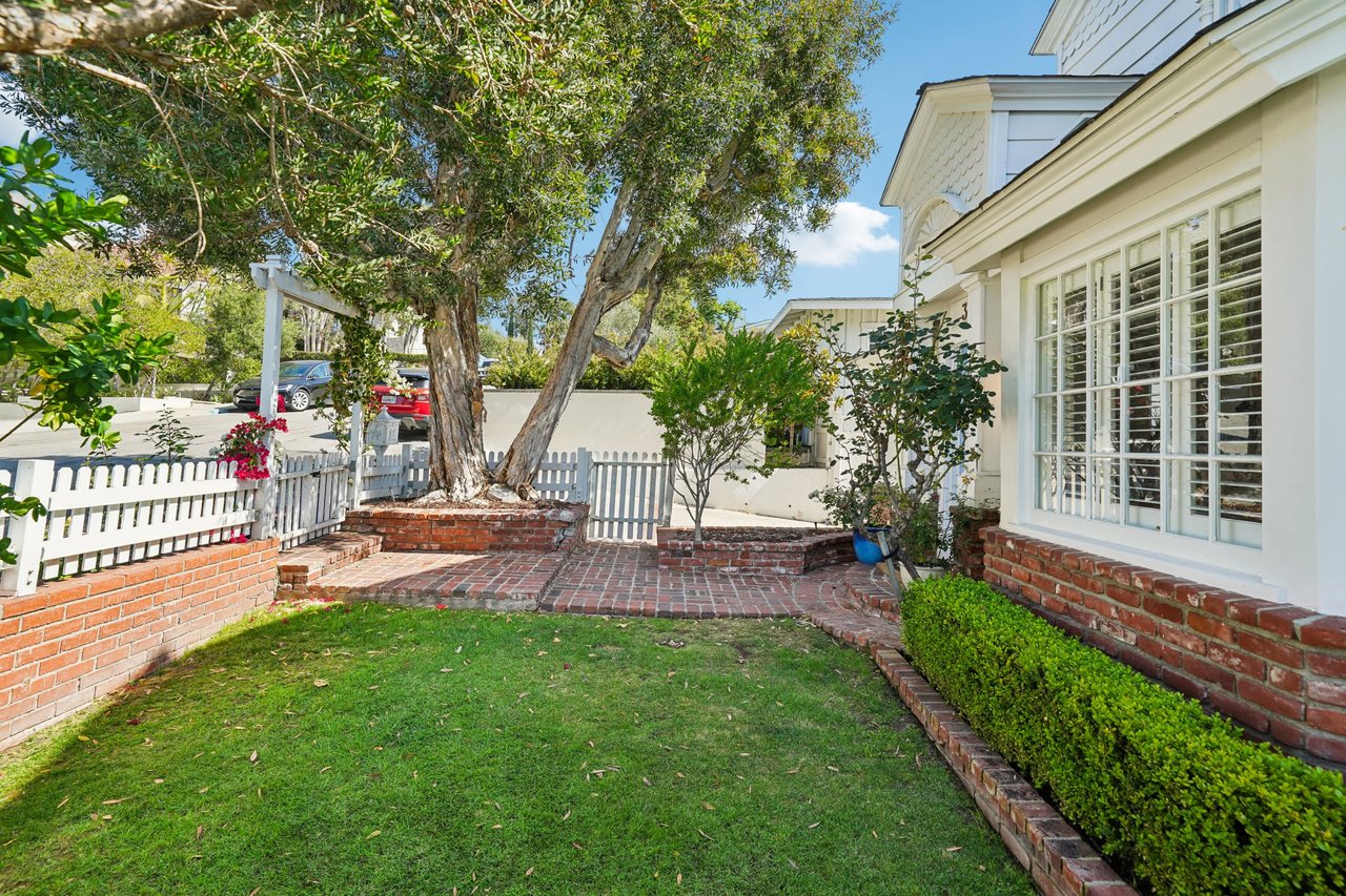 3108 N Poinsettia Avenue