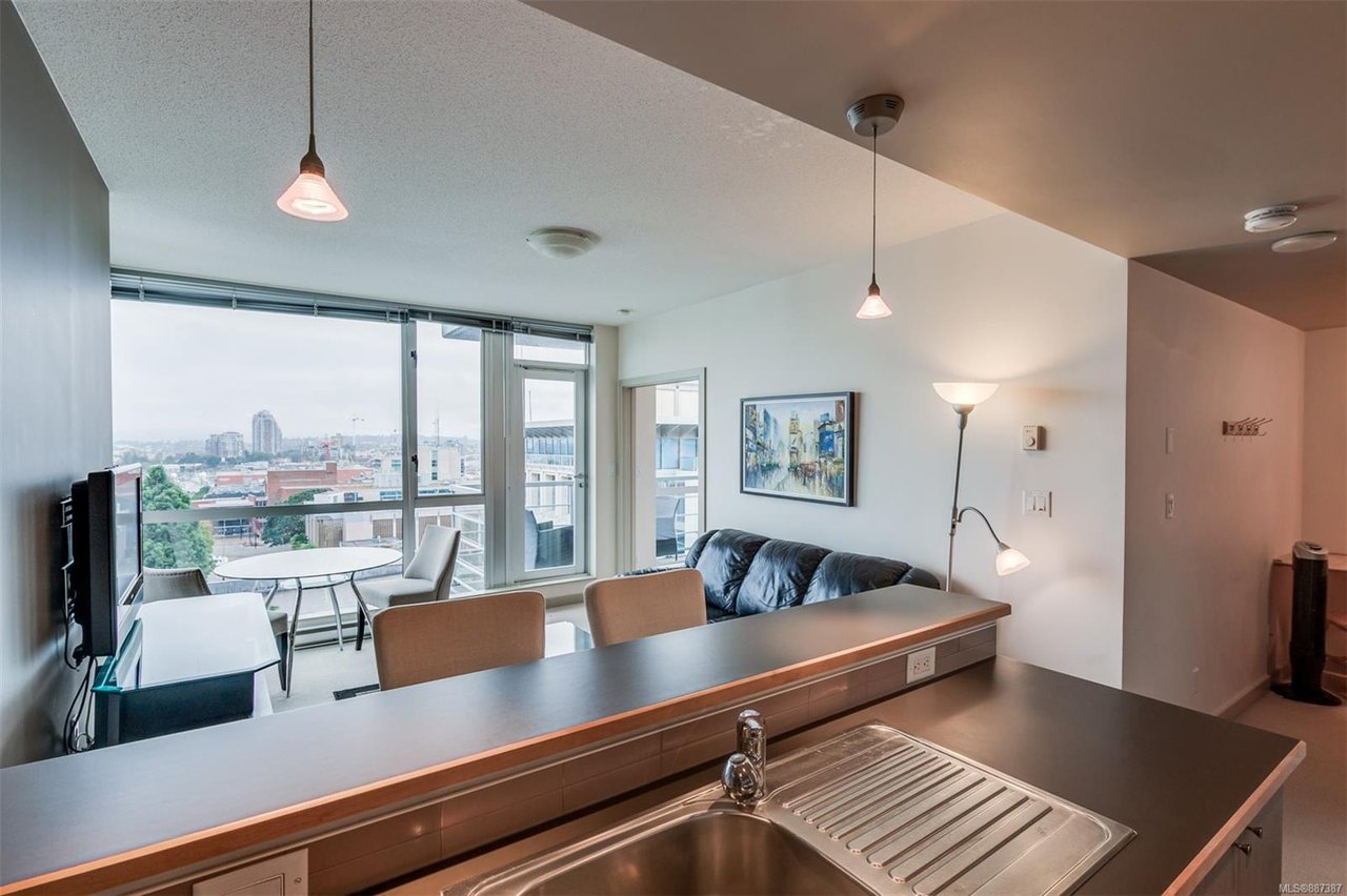 908-732 Cormorant St