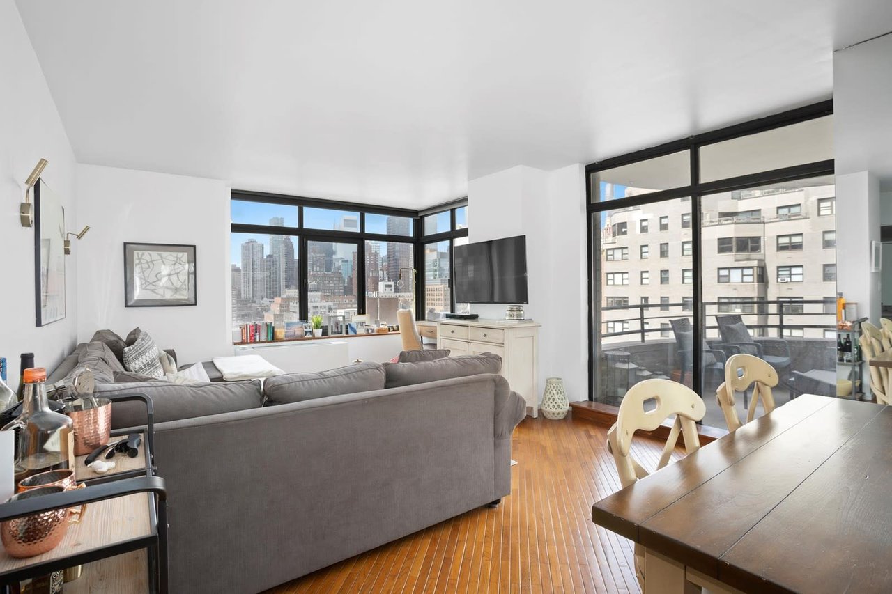 400 E 70th St, #1502