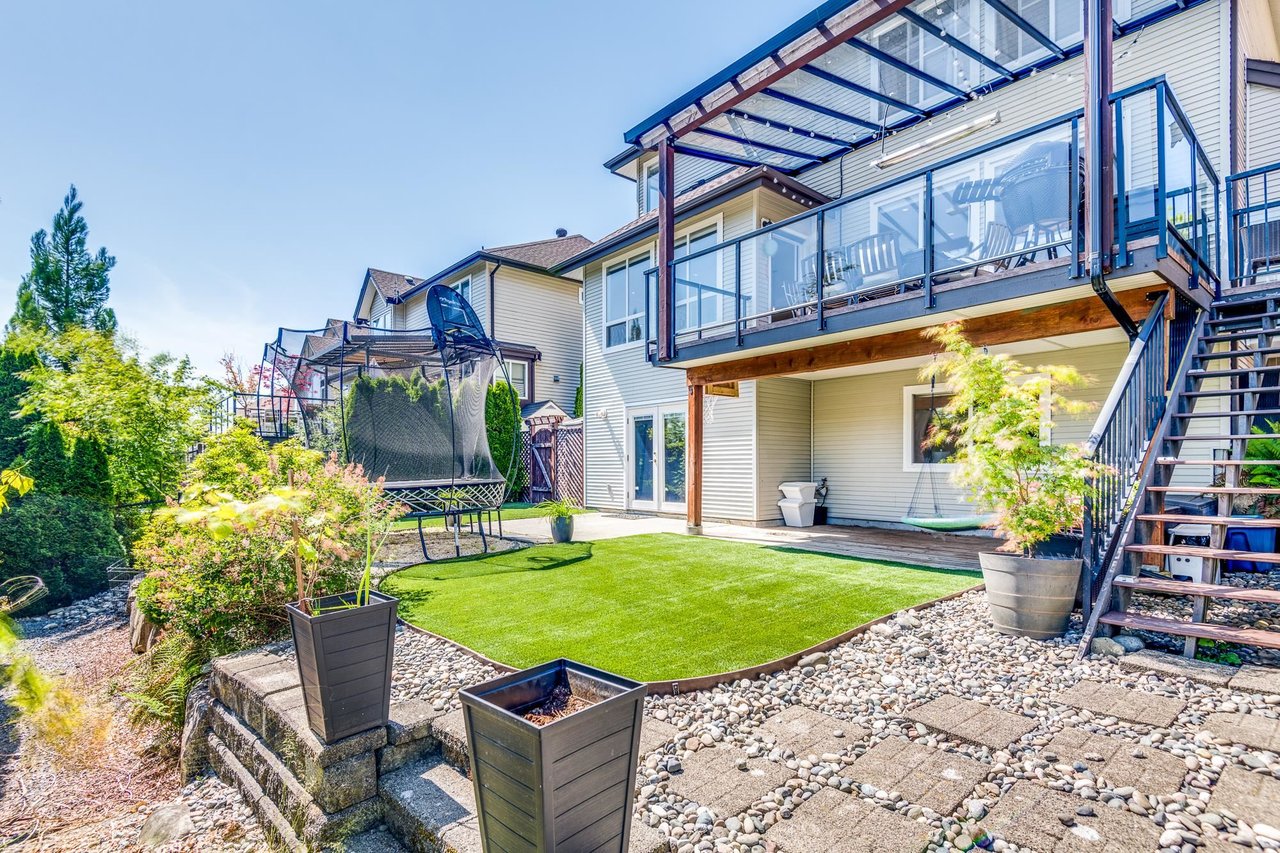 12 Greenleaf Dr